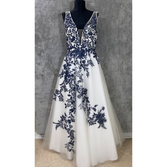 Camille La Vie Dresses & Skirts - Camille La Vie White Princess Gala, Event Gown Dress Navy Embroidery women’s 8